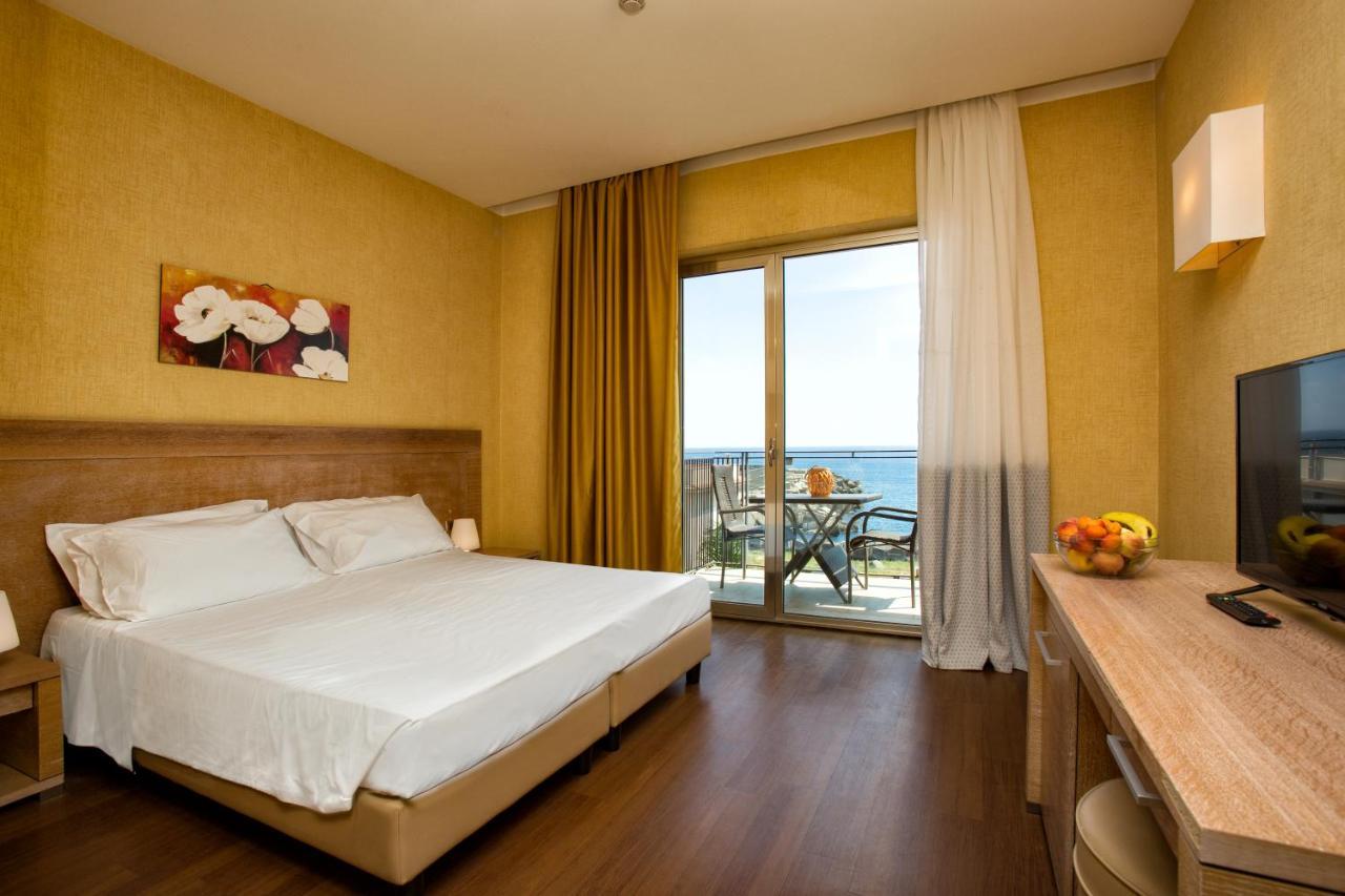 Grand Yachting Palace 4* Riposto